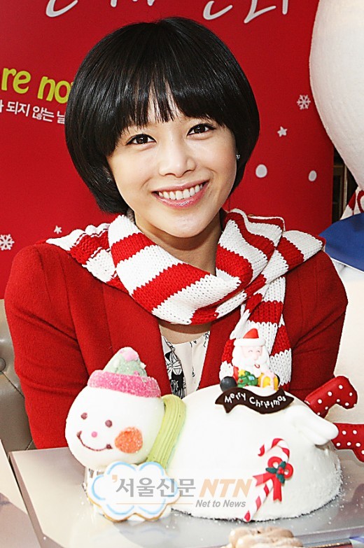 [NTN포토] 파리바게뜨 카페대학로 점 오픈 1주년, 케이크 드세요