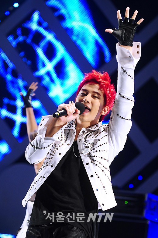 [NTN포토] 2PM 준호 신나게 핸즈 업!