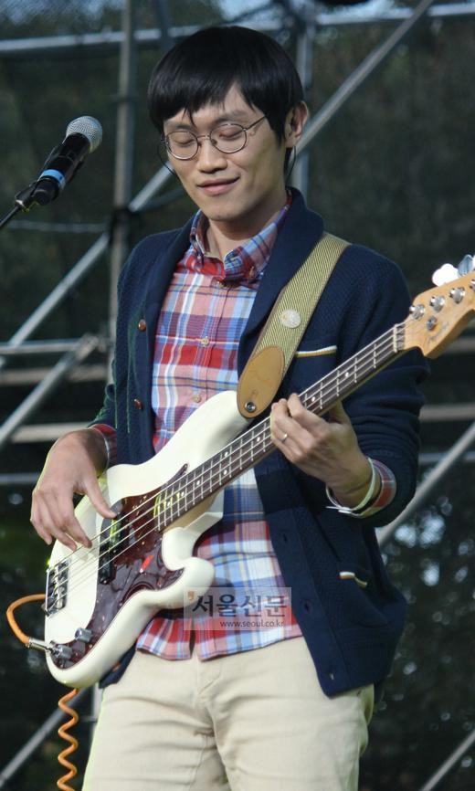 ‘GMF 2012’ 밴드 브로콜리너마저, 보컬 겸 베이스 덕원 [포토]
