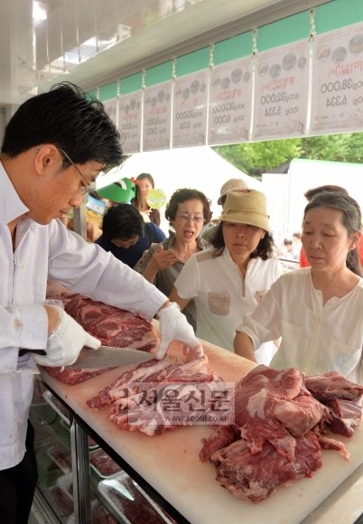 한우·한돈 직거래장 ‘북적’