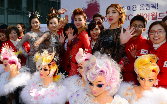 [서울포토] 미용 올림픽 ‘2016 OMC 헤어월드’ 거리 홍보