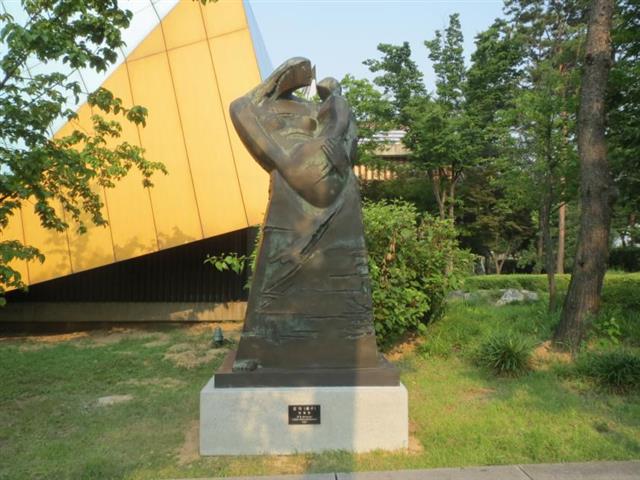 가족애·향토애 깃든 용두공원 조각상