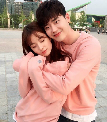 이종석, ‘더블유’ 한효주에 달달 백허그 “현실로 넘어온 강철♥오연주”