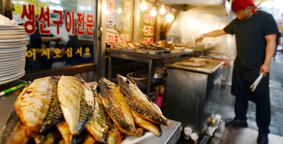 왁스 원료 ‘기름치 뱃살’이 메로구이로 둔갑…음식점으로 팔려나가