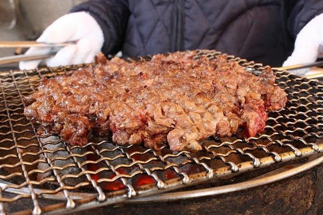 [우리동네 흥겨운 축제] 얇게 썬 울주 한우 석쇠에 구워… 숯향 어우러진 ‘언양의 맛’
