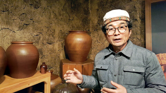[명인·명물을 찾아서] 끈기로 되살린 제주 옹기… 뜨겁게 이어질 제주의 얼