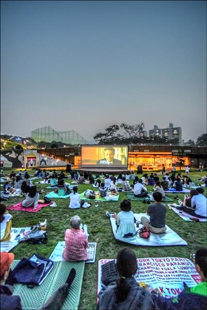 도심서 즐기는 초여름밤의 시네마