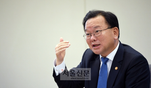 [단독] [김부겸 장관 인터뷰] “증세는 나의 소신… 중부담·중복지 위해 보유세 올려야”