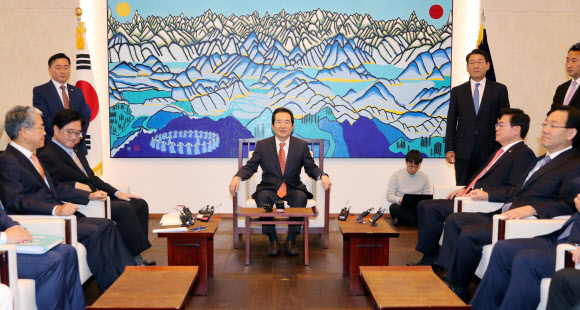 정세균 국회의장실 그림 ‘일월오봉도’로 바뀐 의미는