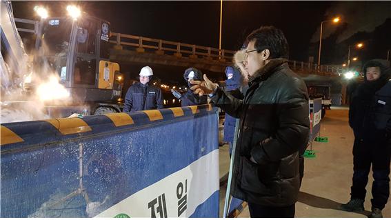 김광수 서울시의원 중랑천변 열수송관 복구현장 긴급 점검