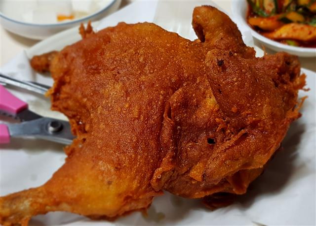 지금까지 이런 맛은 없었다… 이것은 치킨인가 예술인가