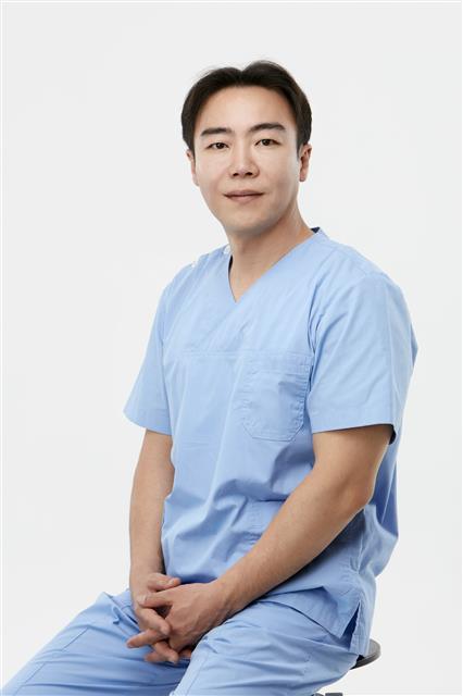 피부과 의사가 만든 화장품 ‘닥터 잇’…“병원 건물에 실험실 두고 연구”