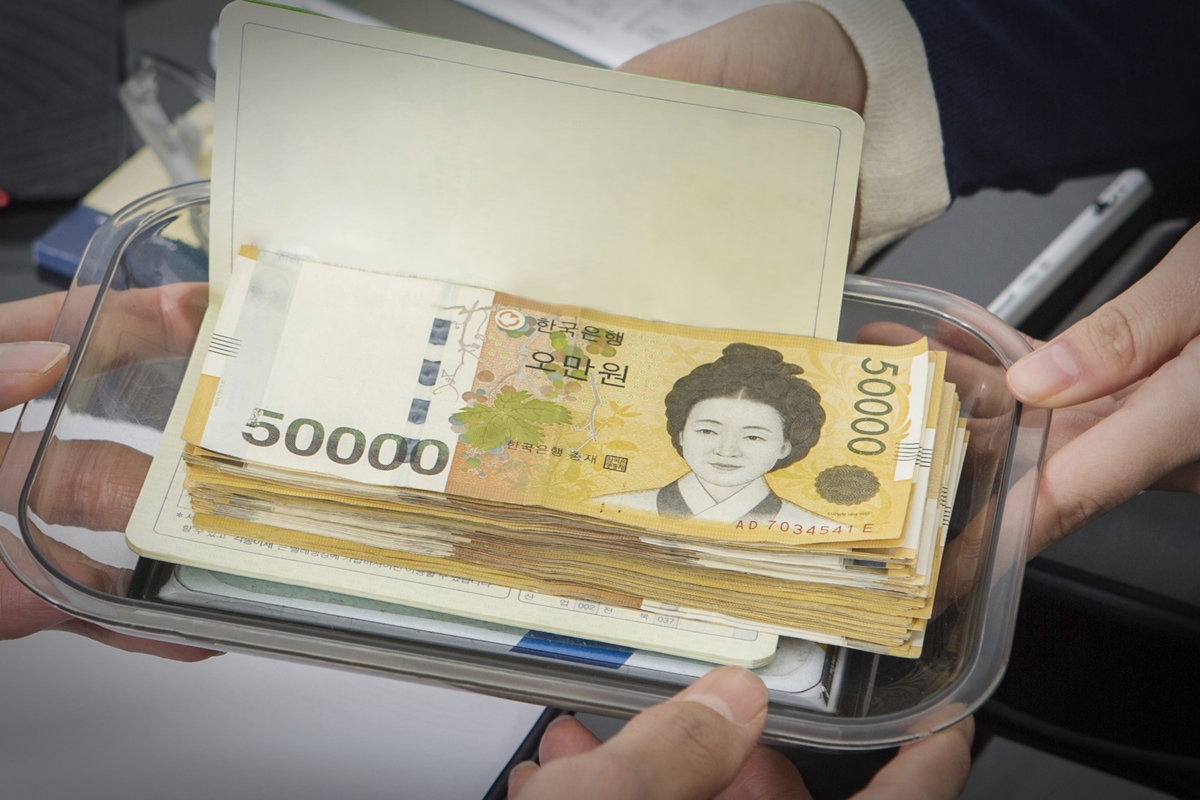 관리소장·경리직원 숨진 아파트 관리비 수억원 횡령 정황