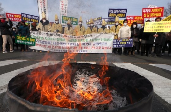 유흥주점 업주 자택서 숨진 채 발견···대규모 집회 예정(종합)