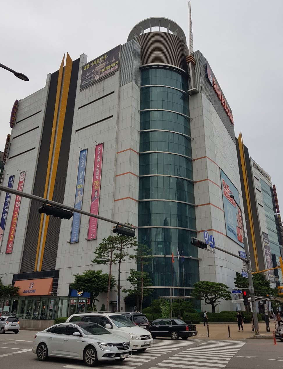 세이브존 회장의 갑질 폭로 … 노조 측 “부당 전보발령 남발”