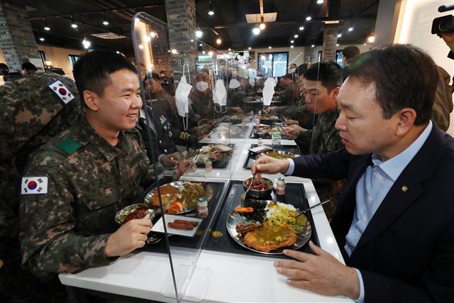 장군 ‘전유물’ 지퍼식 전투화...일반 병사에도 보급