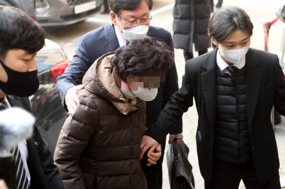 [속보] 윤석열 장모, 잔고증명 위조 혐의 등 징역 1년