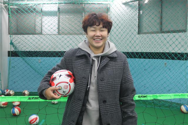 “태권도로 다리 단련해”… 男도 감탄한 족구 ‘파워 여왕’