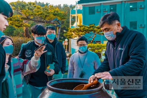 “1500년 전통 쌀맛 그대로의 한산소곡주, 청년 이웃 덕에 MZ세대 입맛 사로잡았죠”