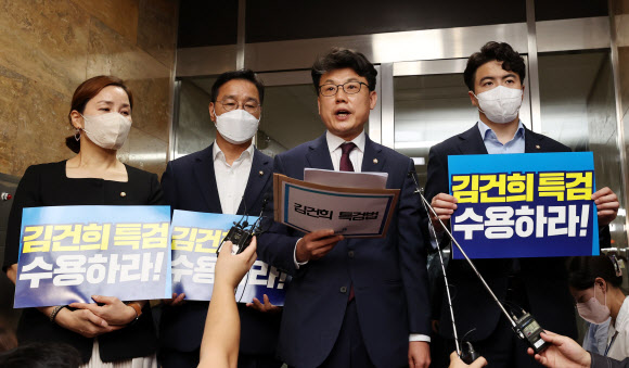 ‘추석밥상’ 쟁탈전 격화…野 “김건희 특검법 발의” vs 與 “이재명 범죄, 하늘도 땅도 알아”