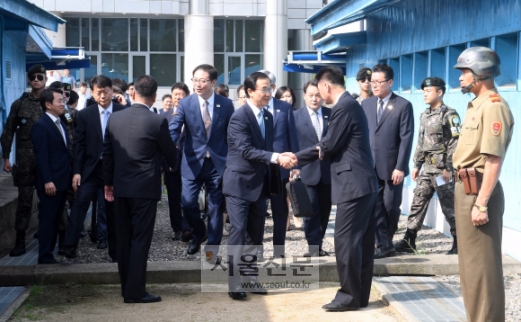 [포토多이슈] 판문점에 자라난 잡초