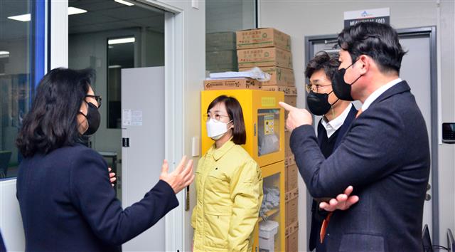 백경란 “실내마스크 의무 조정, 늦어도 내년 3월”