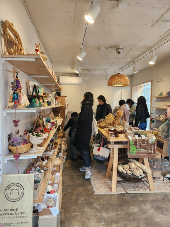 서울 한복판에 임대료 없는 상가가 있다···‘선의로 돈 벌자’는 도시 재생 실험, 한국판 ‘1유로 프로젝트’