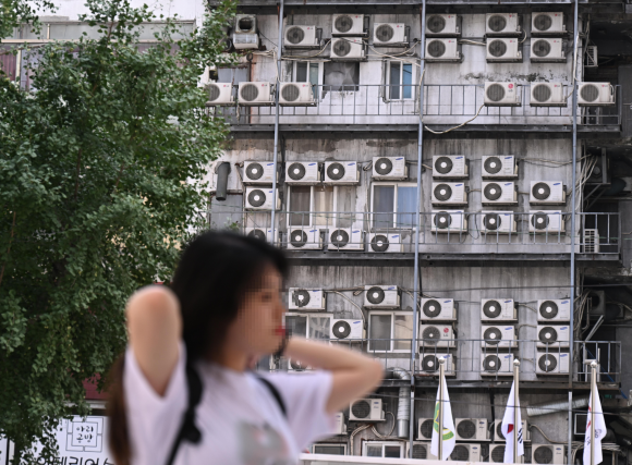 전력수요 역대 최고치 경신, 태풍 ‘카눈’ 관통에 전력 비상…“태양광 발전량 감소 변수”