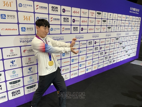 “두뇌가 멈출 때까지 싸우고 싶다”…아시안게임 e스포츠 한국 첫 금메달 스트리트파이터V 79년생 김관우…“이런 날 올 줄 몰랐다. 40대라도... 