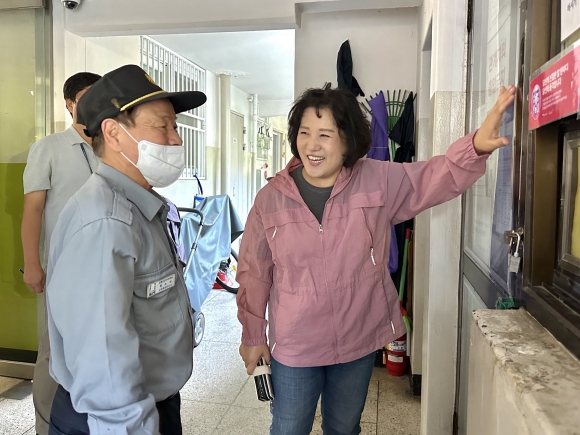 봉양순 서울시의회 환경수자원위원회 위원장, 고효율 창호 간편시공 시연 행사 개최