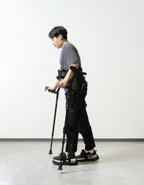 장애·한계를 뛰어넘는 ‘웨어러블 로봇’… 의료·산업·상업 넘나들며 일상이 되다