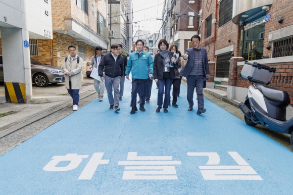 마포, 청년사장들과 일군 ‘하늘길’… 새 K명소로