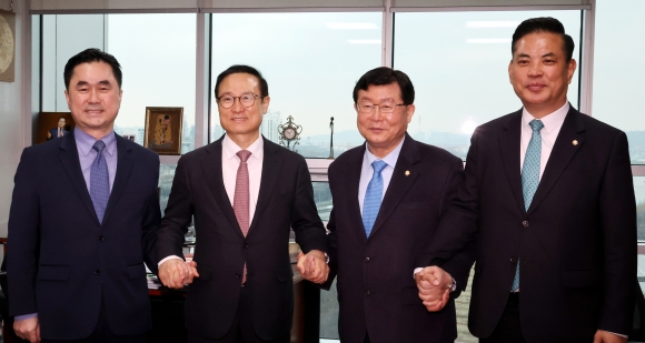 민주당 탈당한 ‘친문 핵심’ 홍영표, 이낙연 신당 합류