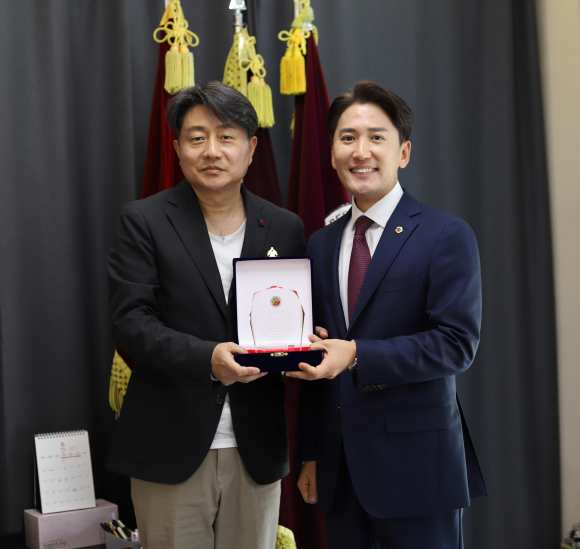 이민석 서울시의원, 서울디자인고등학교 감사패 받아