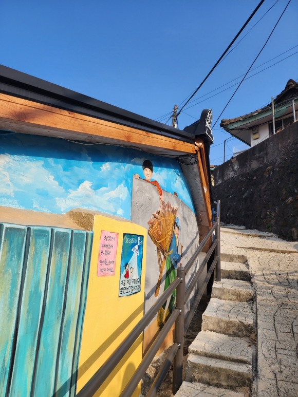 세월이 멈춘듯한 길, 동해 ‘논골담길’ [두시기행문]