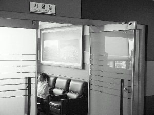 김해시 시장집무실 이전 공방 시민단체