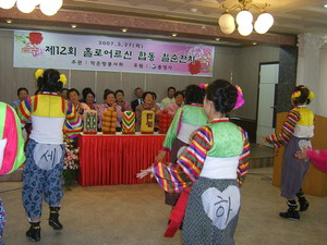 통영 작은방 봉사회 10여년째 칠순잔치 열어