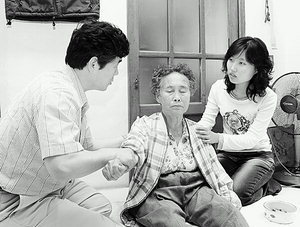 [포토뉴스] 물리치료 봉사 활동