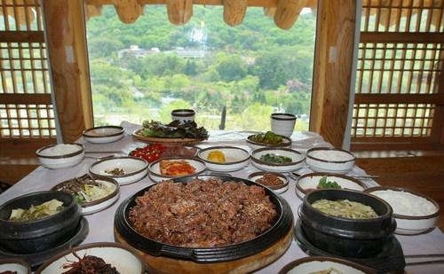 산성 흑염소불고기·막걸리 맛 못 봤으면 부산사람 아니죠
