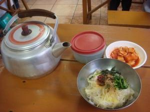 흐르는 낙동강 물살 같은 국수 면발…