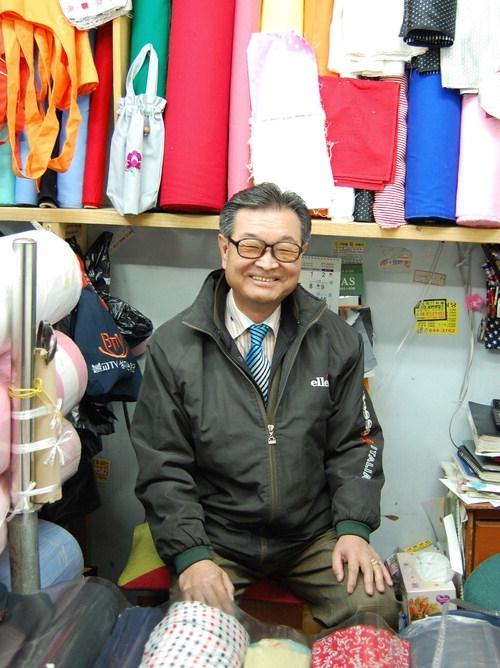 [산다는 건 …] 부산진시장서 38년째 포목점 운영 현기환 사장