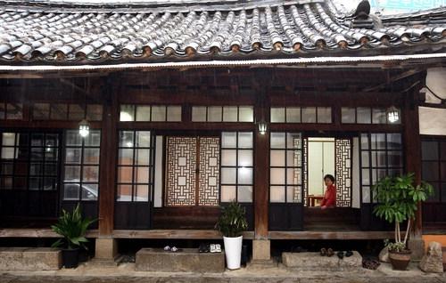 오늘도 그 자리에 있습니다… 100년 전 그때처럼