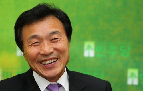 대표 취임 한달  손 학 규