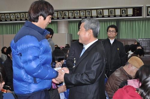 금성수산, 13년째 통영시 어려운 어린이들에게 장학금