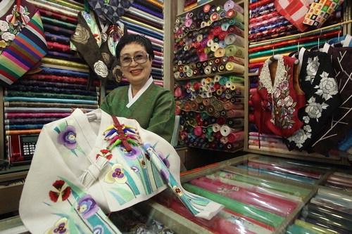 [강소상인 비밀노트] 부산진시장 동국주단 변관현·최상희 부부