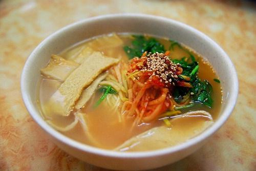 줄 잇는 국수사랑 … 오래 오래 사세요^^