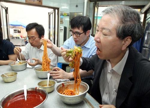 땀 흘리며 땀 식히는 辛(매울 신)맛 열전