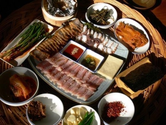 홍어, 적당히 톡 쏘는 맛이 일품! 초보자도 안심하고 드세요