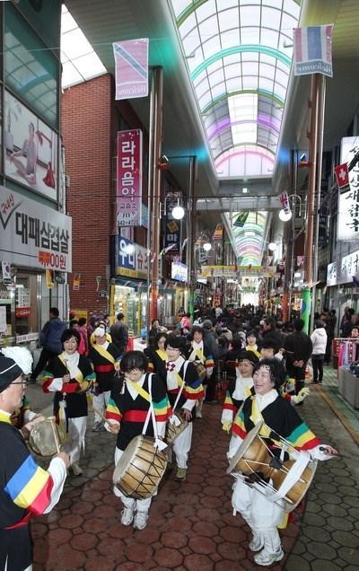 [포토뉴스] 반송큰시장 확 달라졌어요