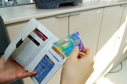 [시민기자 광장] 편의점·대학 구내 매점에서도 체크카드 기피 여전